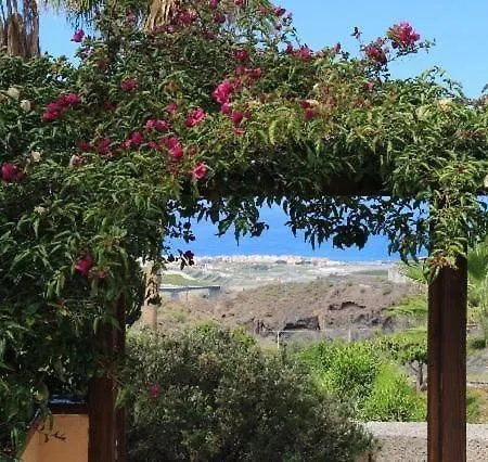 Casa Sevilla Mit Hellem Wohnbereich Und Terrasse Guia de Isora (Tenerife)
